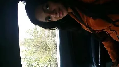 در نهایت به انجام یک بازی سه نفری داستانهای سکسی کوتاه با یک مرد دیگر