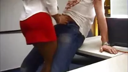 English milf, دانلود کلیپ کوتاه سکسی اسباب بازی است که او بو